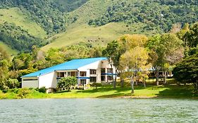 Hotel y Cabañas - Centro Vacacional Comfandi Lago Calima